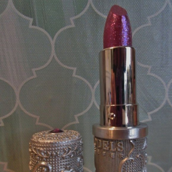 Models Prefer Collectible Lipstick Swarovski Crystal Elements WINDSOR WINE RARE - Picture 1 of 4